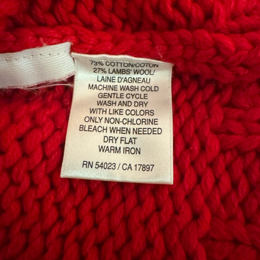 27% Lambswool Beautiful red sweater by Old Navy size medium 73% cotton - Picture 6 of 10